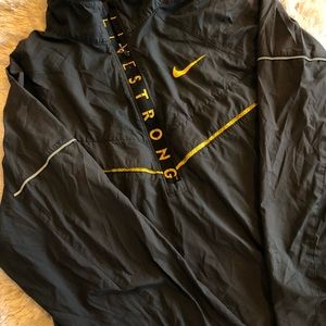 Men’s Nike Livestrong Quarterzip! Sz M.